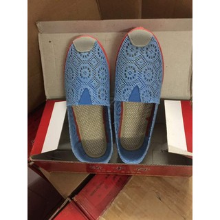 Giày slip on ren