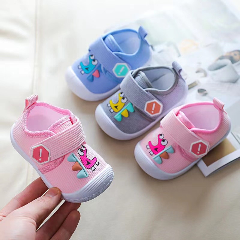 Giày Đế Mềm Chống Trượt Có Âm Thanh Họa Tiết Hoạt Hình Dễ Thương Cho Bé Trai Và Gái