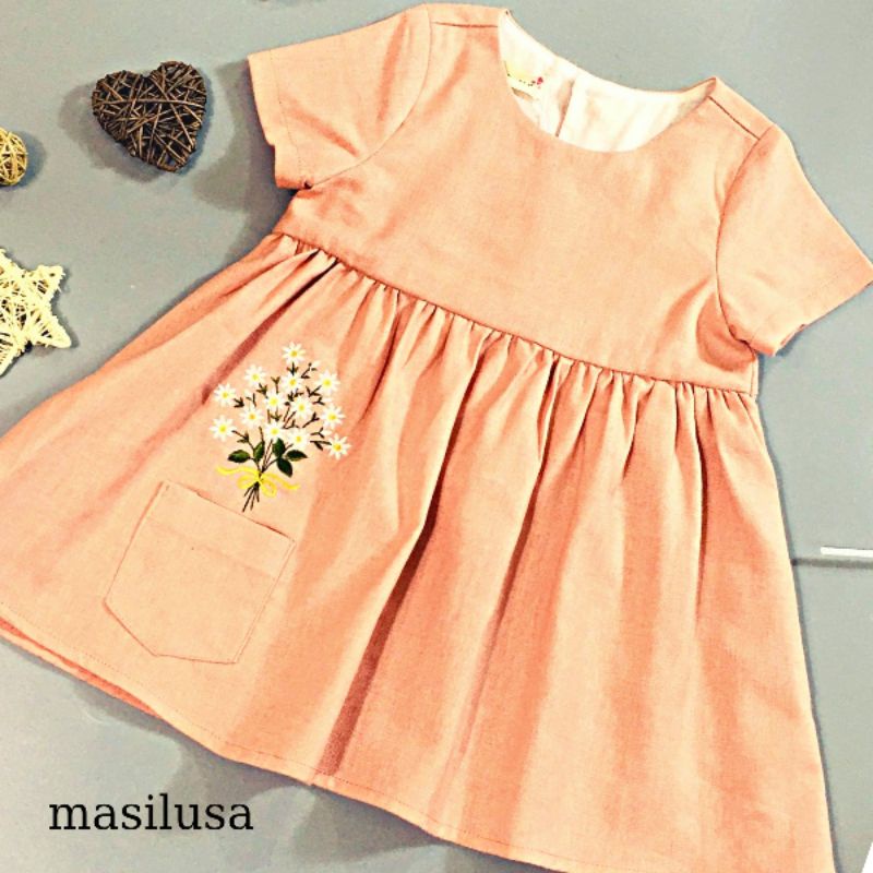 Đầm thêu linen cho bé gái mùa hè