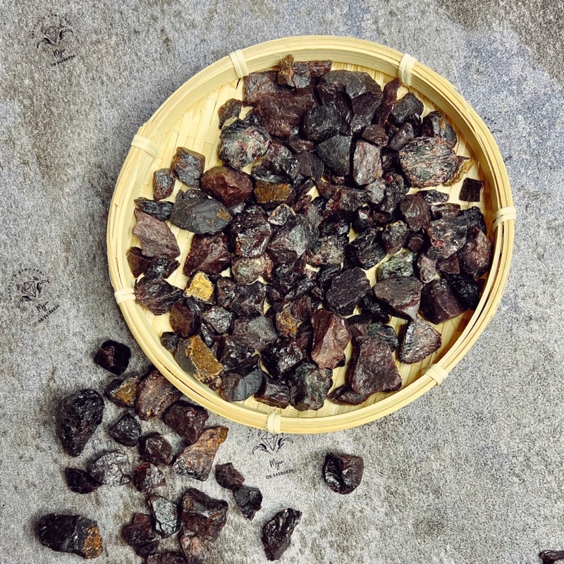 Đá thô Garnet đỏ sẩm T hanh H oá sưu tầm, reiki, thanh tẩy thiền định