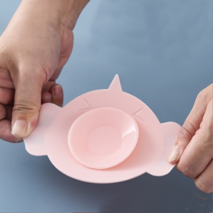 Miếng lót silicon hút chân không chống đổ cho bé khi dùng khay, bát ăn dặm