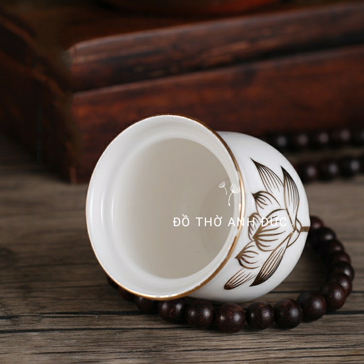 Chung nước bạch ngọc có nắp đậy gốm sứ hoa sen nổi cao 6cm