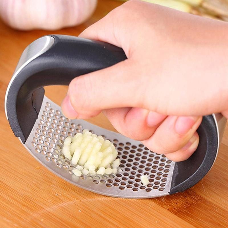 Dụng Cụ Dập Tỏi, Lăn Tỏi, Nghiền Tỏi Bằng INOX Nhỏ Gọn, Nhanh Chóng Và Tiện Lợi
