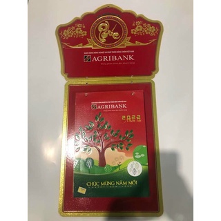 Lịch BLOC 2022 size 20x30 cm. Có đủ bộ bìa cứng, ốc vít, giấy giày đẹp, chọn màu ngẫu nhiên, giá bìa 300, sale 110-115k.