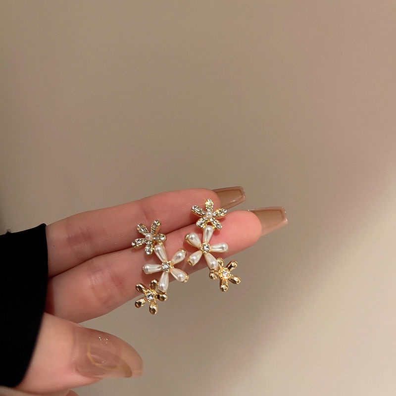 Khuyên Tai Hình Hoa Đính Ngọc Trai Zircon Mới