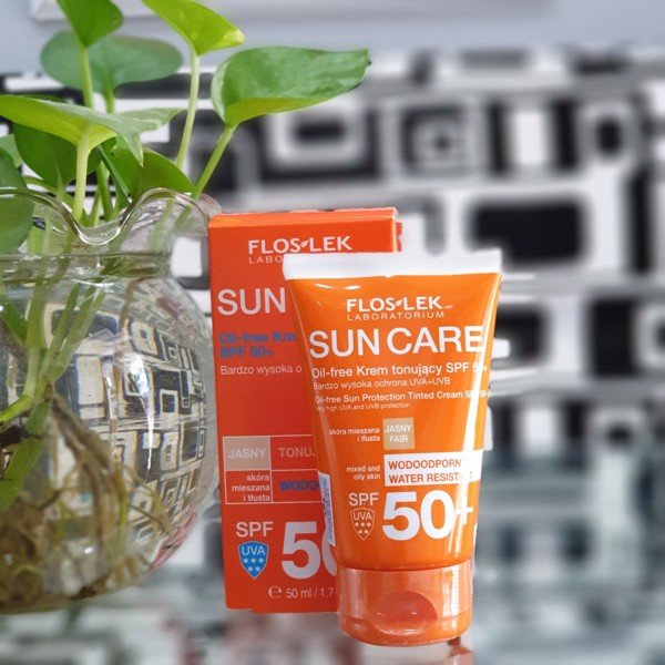 Kem Chống Nắng Floslek Sun Care - Oil Free Sun Protection Tinted Cream SPF50+ 50ml Cho Da Dầu Mụn