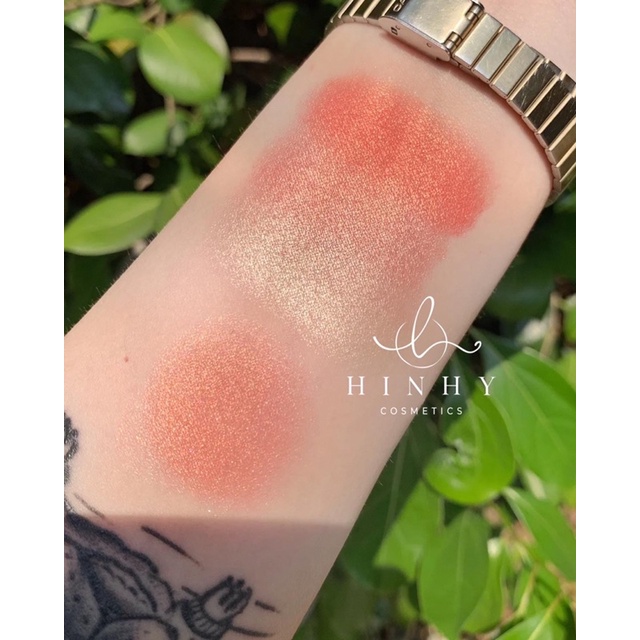 Phấn nhũ bắt sáng &amp; má hồng Revolution Peach and Glow