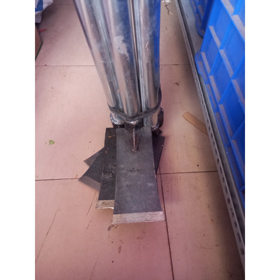 Cuốc nhíp xe cán bằng sắt