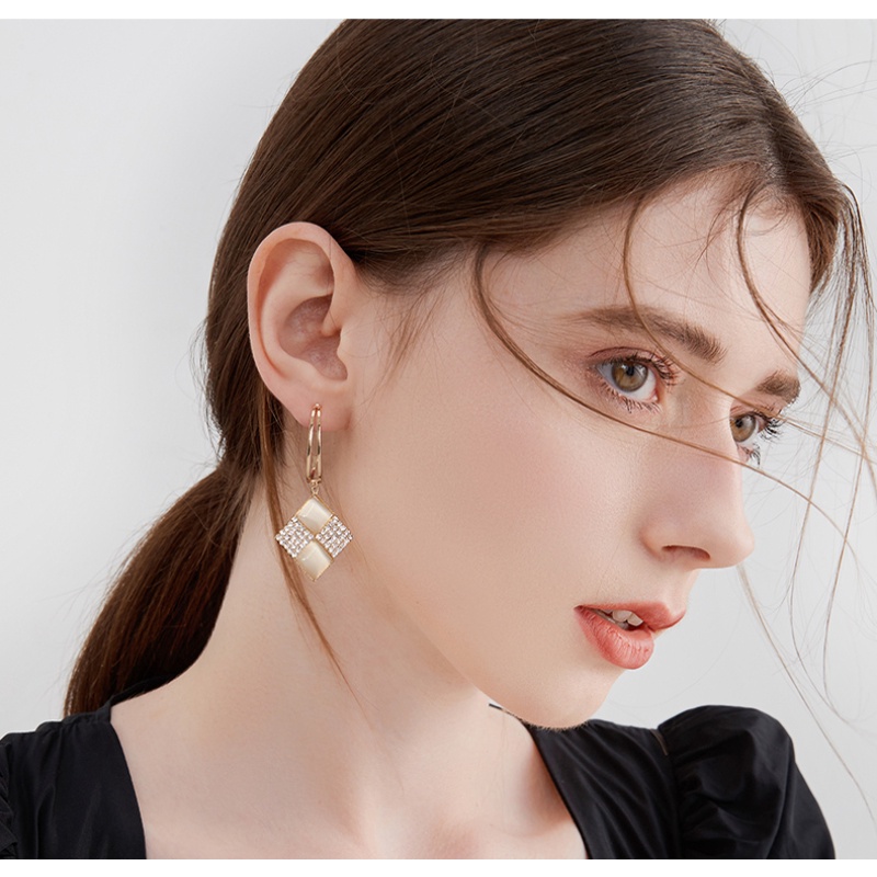 Đôi Bông Tai Hình Vuông Đính Đá Thời Trang Dễ Phối Đồ