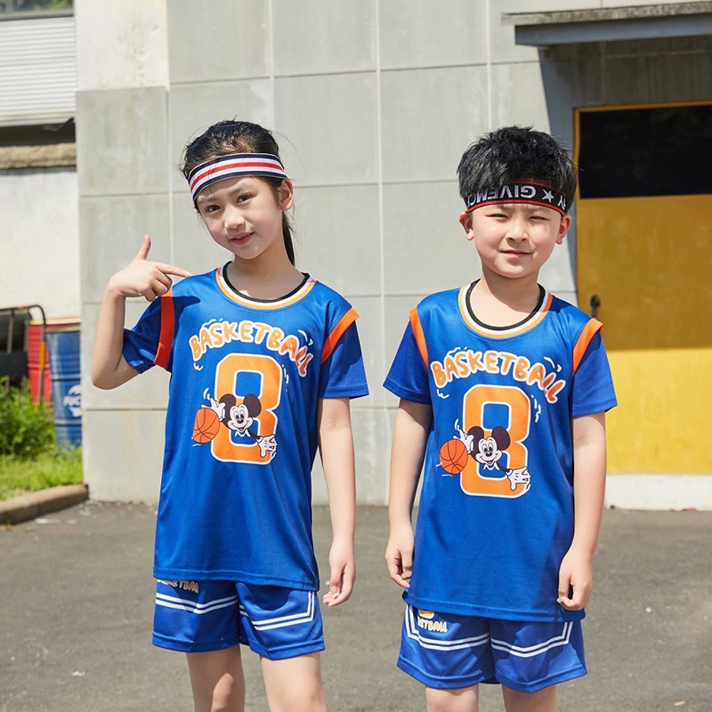 Bộ Đồng Phục Chơi Bóng Rổ Phối Áo Thun Tay Ngắn In Hoạt Hình Mickey Dễ Thương Cho Bé Trai