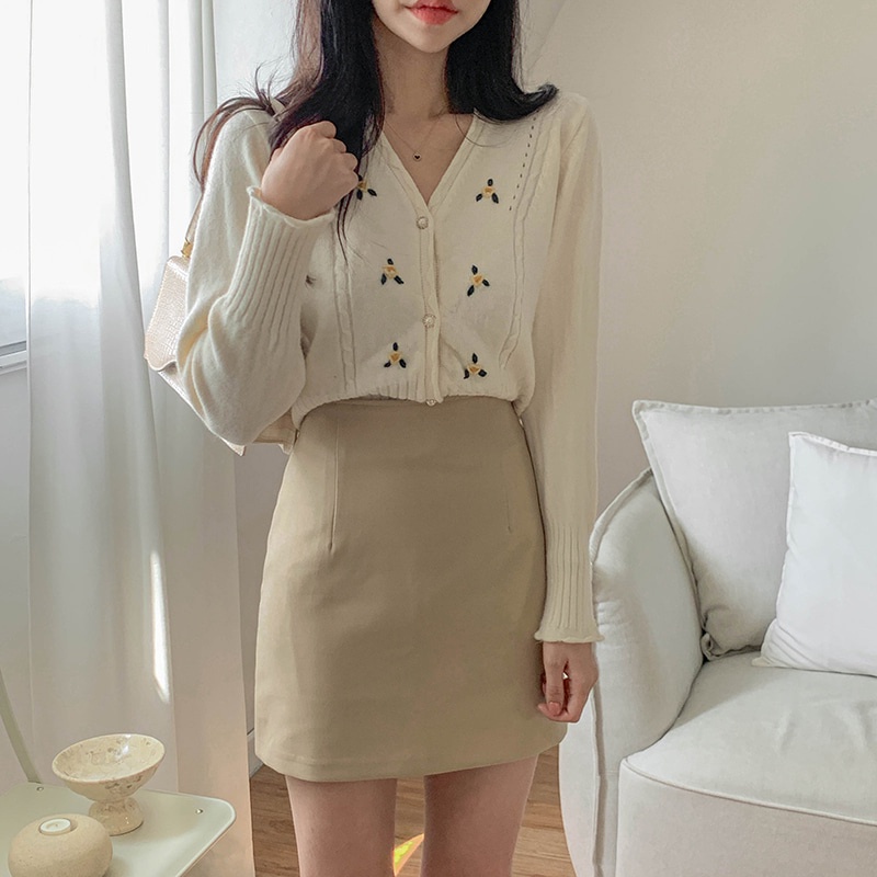 Hàng Sẵn_Áo len nữ nút ngọc thêu hoa nhỏ áo dệt kim Hàn Quốc form dáng rộng