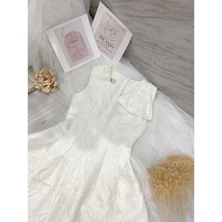 Đầm gấm cổ V nơ vai, Céci Store
