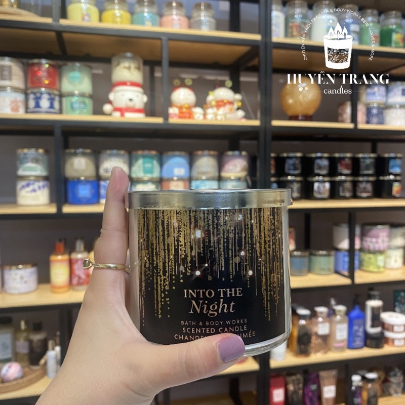 Nến thơm 3 bấc mùi Into the night hãng Bath & Body Works BBW 411gr