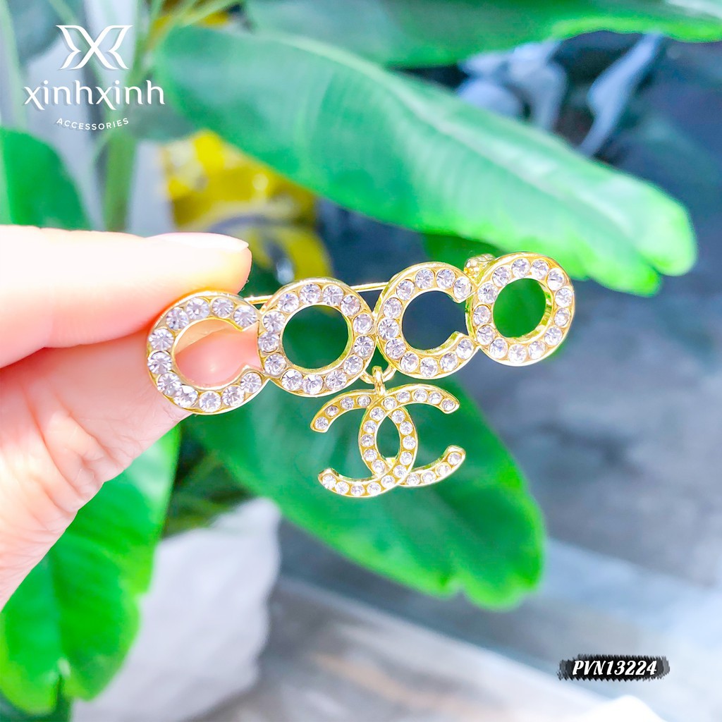 Tag cài áo chữ thời trang đính hạt