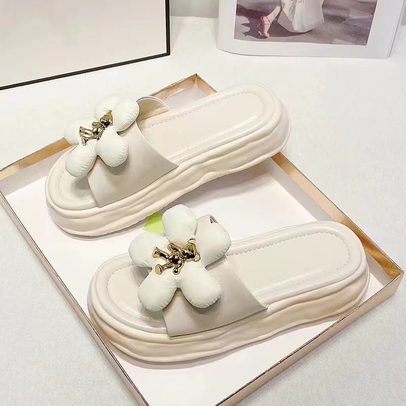 Dép nữ hình bông hoa đính gấu thời trang siêu đẹp cực phẩm 2023