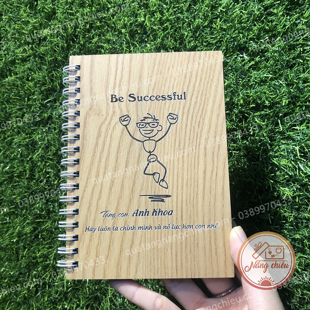 Sổ lò xo làm quà tặng cho các bé - Sổ bìa gỗ cứng khắc hình và lời chúc theo yêu cầu