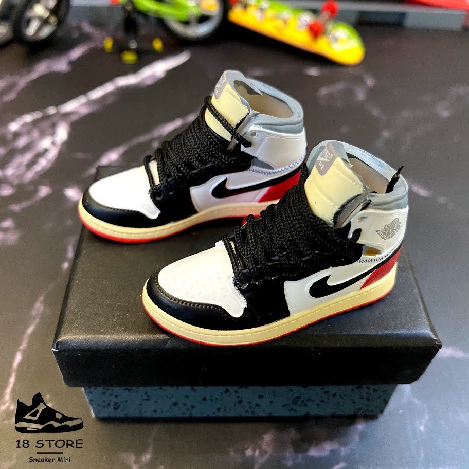 Móc Khóa Giày Jordan  - Mô Hình Giày Sneaker Tỉ lệ 1/6