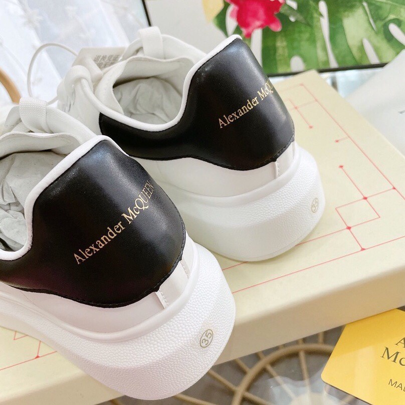 Giày thể thao nam nữ trắng  MC Queen gót nhung dây lụa - Giày MCQ trắng độn đế nam nữ Full Box