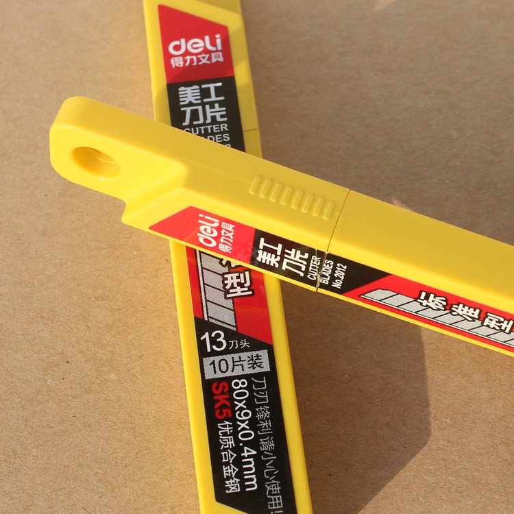 Lưỡi dao rọc giấy Deli- cỡ nhỏ- loại 13 lưỡi - Bạc 10 chiếc/hộp - 2012