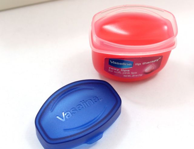 SON DƯỠNG MÔI VASELINE LIP THERAPY ROSY LIPS 7G