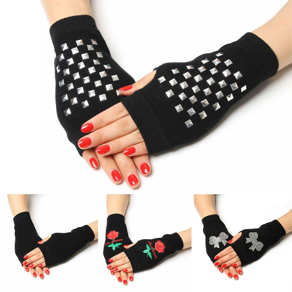 Găng Tay Len Hở Ngón Họa Tiết Hoa Hồng