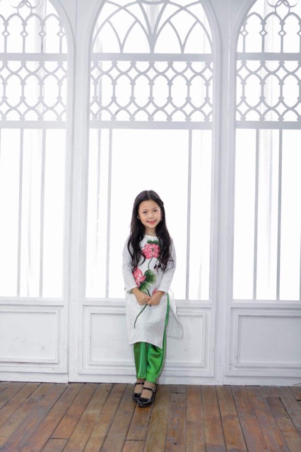 Bộ áo dài cách tân hoa sen gấm Thái Tuấn