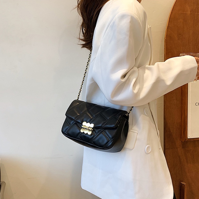 Túi đeo chéo dáng vuông nhỏ Ielgy đính hạt dễ phối đồ thời trang cho bạn gái