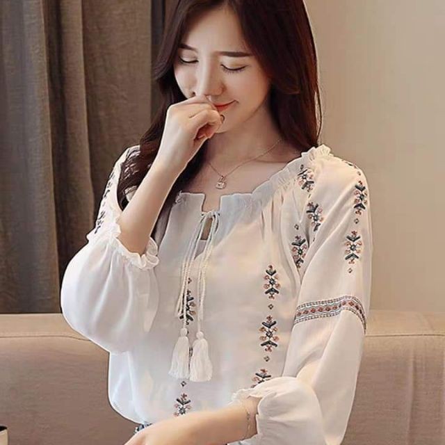 Áo kiểu nữ thêu hoa dễ thương, áo cổ trụ AK02 hàng Quảng Châu chất lượng cao
