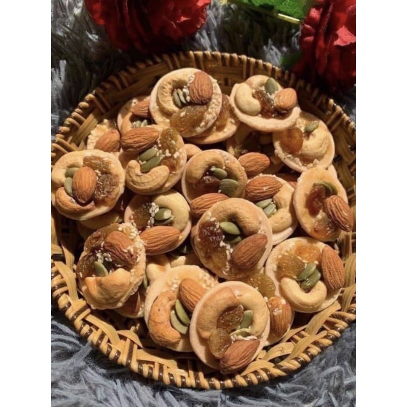 bánh hạnh nhân mix hạt điều và nho khô