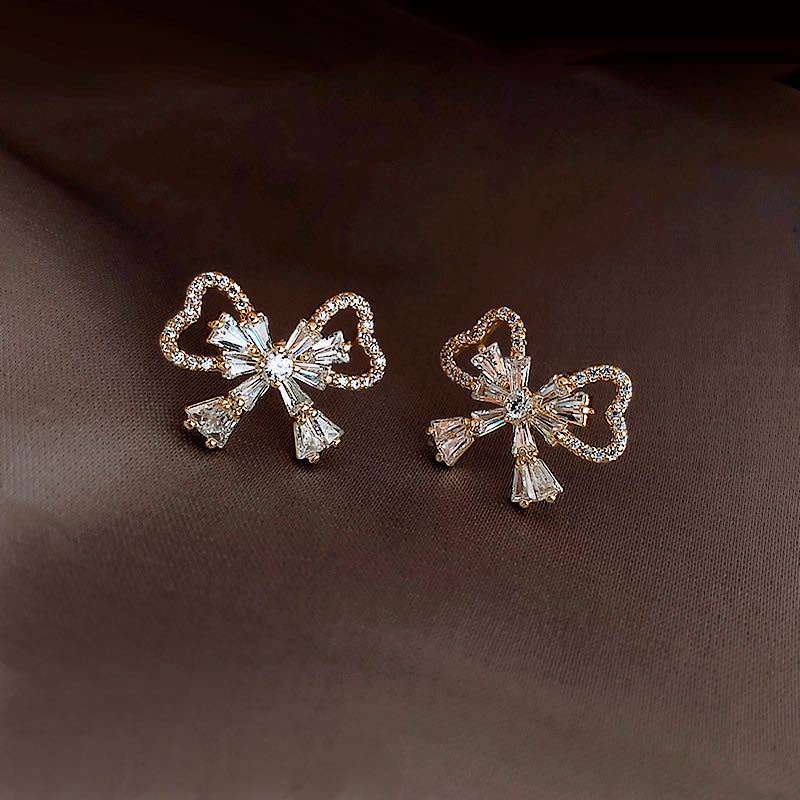 Khuyên tai mặt hình chiếc nơ xinh xắn