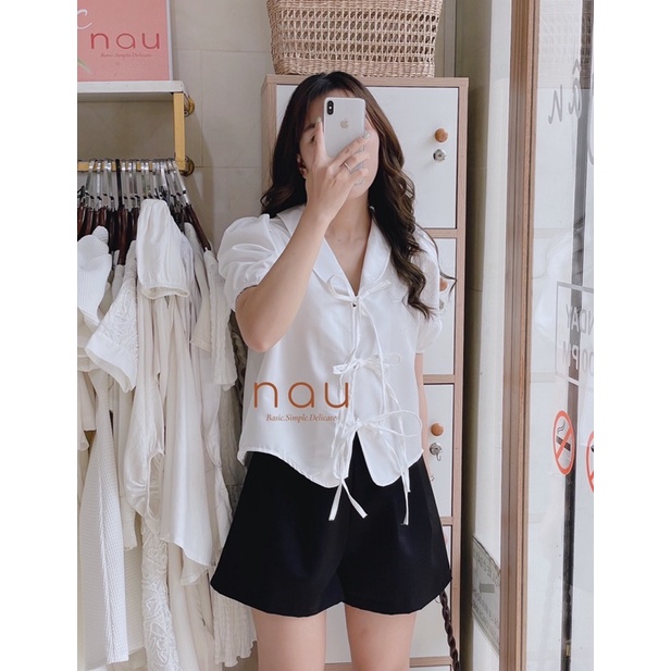 Set kaki phi áo trắng cột nơ quần short đen