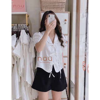 Set kaki phi áo trắng cột nơ quần short đen