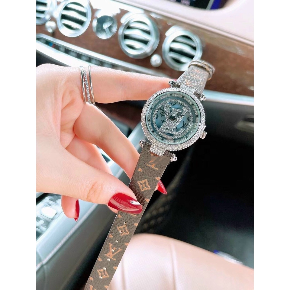 Đồng hồ nữ dây da LV DA MẶT XOAY, mẫu mới năm nay của nhà LV nhưng đã nhanh chóng thành hit