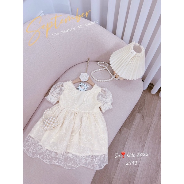 Váy ren trắng kem sn bé gái