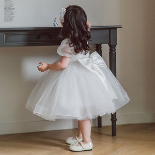 Đầm công chúa trắng tùng xòe cổ đính hạt