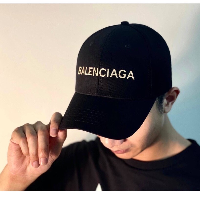 [𝐅𝐑𝐄𝐄 𝐒𝐇𝐈𝐏] ⚡ Mũ Lưỡi Trai Balenciaga Đen Logo Trắng &amp; Vàng Thêu Tinh Tế Unisex - Nón Kết Nam Nữ - Mũ Đôi Free Size