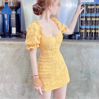 Đầm vàng xô nhún nút bọc tay phồng