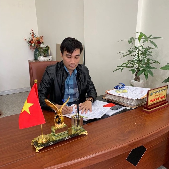 Hộp Đựng Bút Doanh Nhân Đại Bàng VIP có Cờ, Chất Liệu Đồng Mạ Vàng và Pha Lê K9 Cao Cấp, Hộp Bút Để Bàn, Quà Tặng Sếp