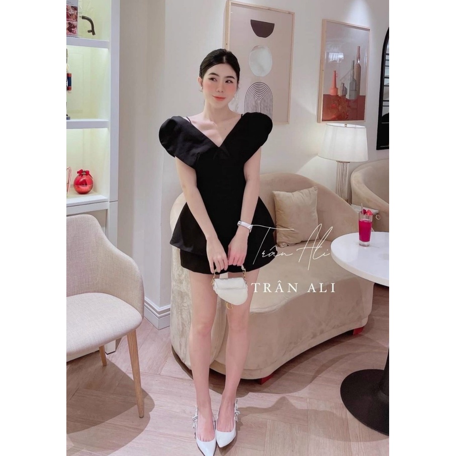 Set quần đùi khoá kéo kèm áo cổ tim vai phồng có 2 dây bên trong