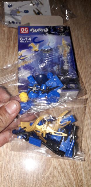 Lắp ráp 1 hộp LegoNinja giáp sĩ 651 có nhiều chi tiết bằng nhựa ABS