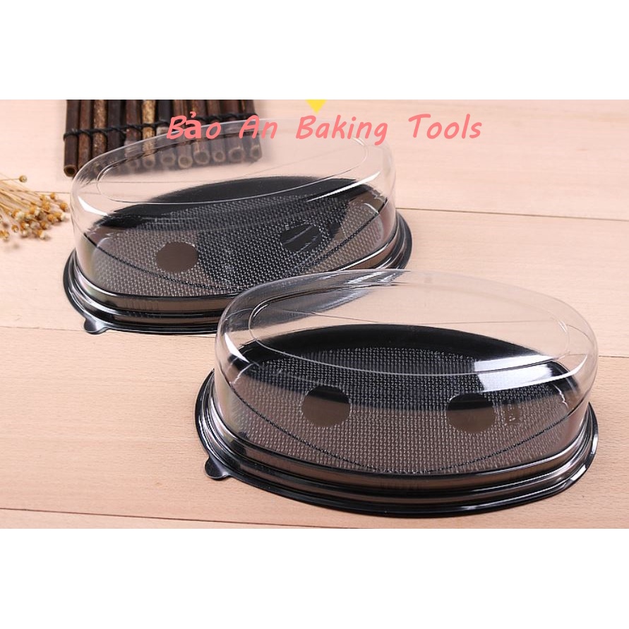 Hộp nhựa oval đế đen F70 đựng bánh Flan, cheese cake, bánh mì hoa cúc (set 10 bộ)