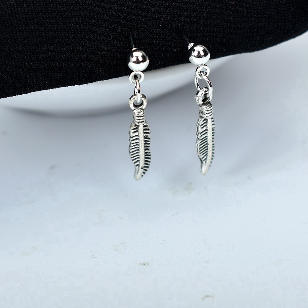 Khuyên tai kim loại hình chiếc lá và ngôi sao dễ thương