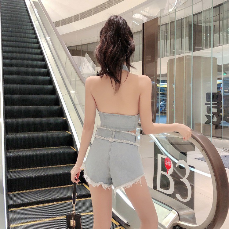 Bộ Áo Khoác Không Tay Cổ Treo Đính Đá + Quần Short Jean Phối Vải Lưới Sành Điệu Cho Nữ