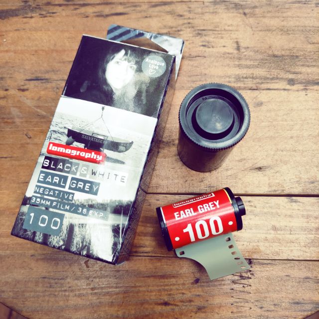 Film chụp ảnh đen trắng Lomo Earl Grey 100