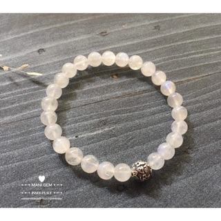 Vòng đá mặt trăng mix charm om mani padme hum