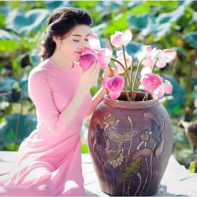 Áo dài màu hồng phấn may sẵn cổ tròn lua thái đẹp