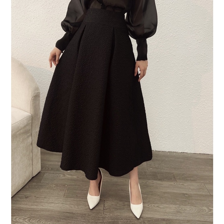 Chân váy đen midi GANIS thiết kế H.I.U ROOM , vải gấm dập nhiệt cao cấp dáng dài 2 lớp H.I.U design 2022.