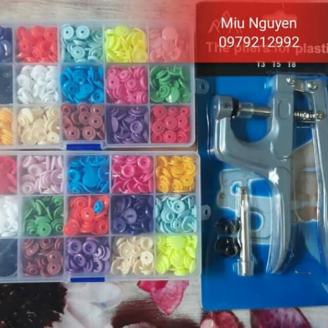 Bộ sản phẩm kìm loại 1 và hộp cúc 15 màu