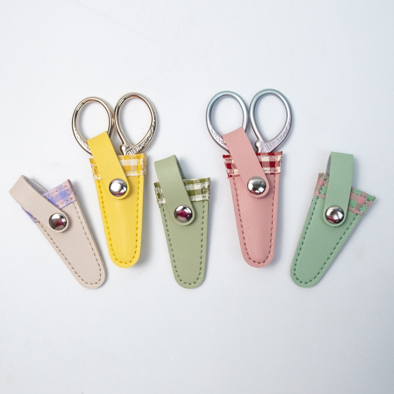 Kéo Cắt Kẻ Ô Màu Sắc Bắt Mắt Tiện Dụng