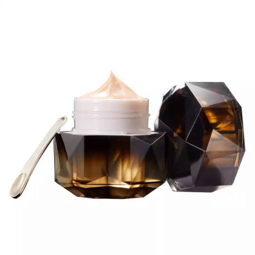 Kem Luxurios Essence Lucenbase sáng da mờ thâm